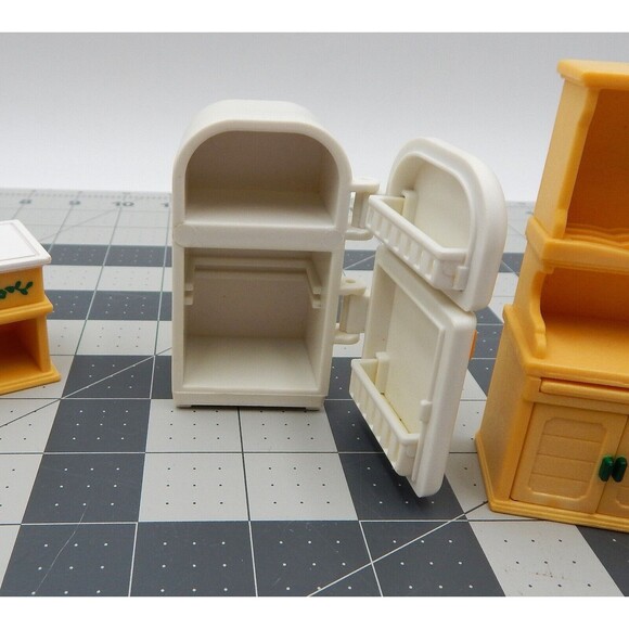 Calico Critters Sylvanian Families Kozy Kitchen Epoch Replacements Incomplete - Picture 3 of 6